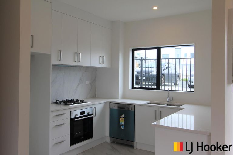 Photo of property in 9a Putiputi Way, Papakura, 2110