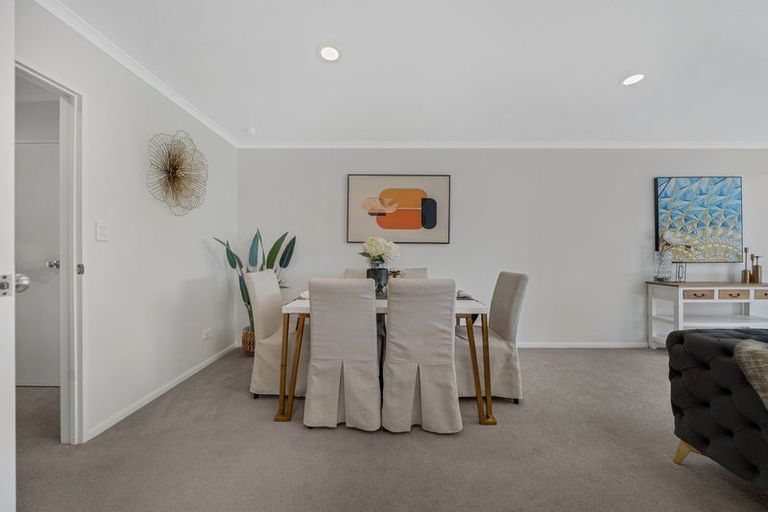 Photo of property in 2/27 Kellaway Drive, East Tamaki, Auckland, 2013