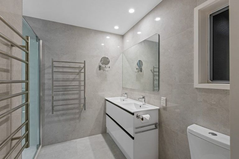 Photo of property in 5 Maygrove Drive, Orewa, 0931