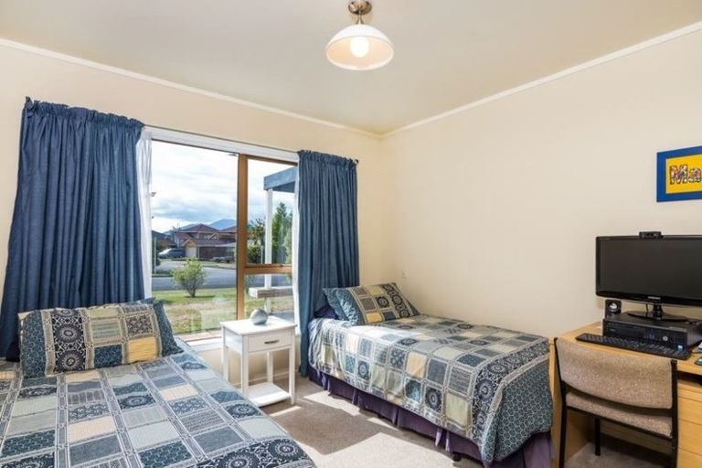 Photo of property in 9 Reeves Road, Acacia Bay, Taupo, 3330