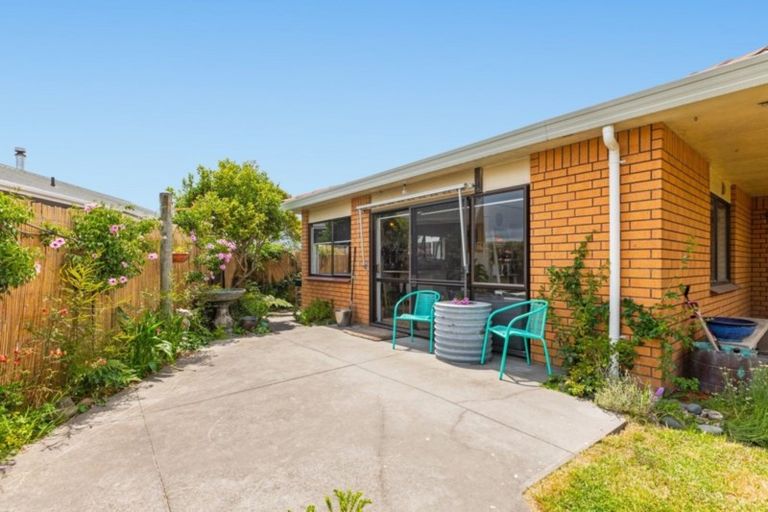 Photo of property in 2/8 Inverell Place, Mount Maunganui, 3116
