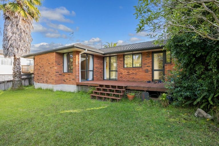 Photo of property in 11 Fresil Lane, Massey, Auckland, 0614
