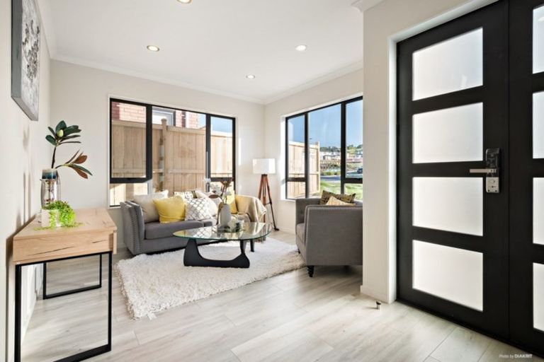Photo of property in 82 Drumbuoy Drive, Flat Bush, Auckland, 2019