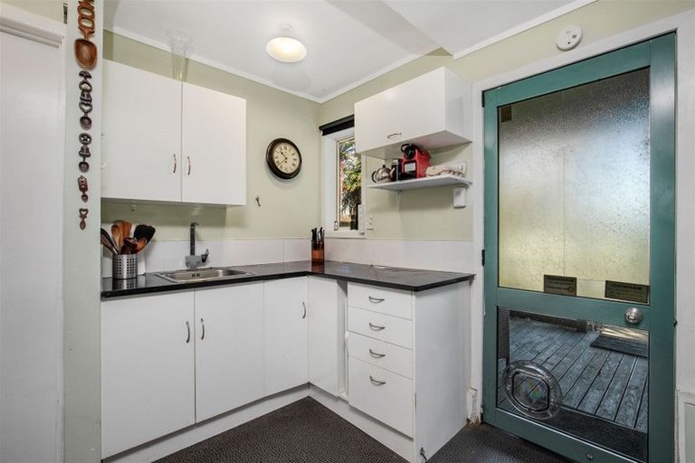 Photo of property in 32 Routley Drive, Glen Eden, Auckland, 0602