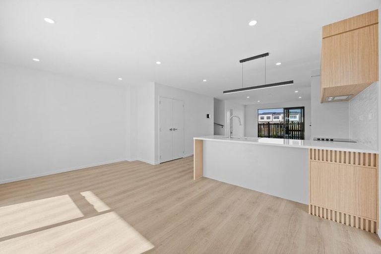 Photo of property in 4 Harikoa Way, Karaka, 2113