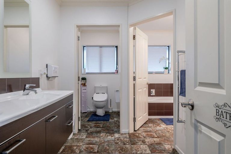 Photo of property in 2 Masefield Terrace, Kelvin Grove, Palmerston North, 4414