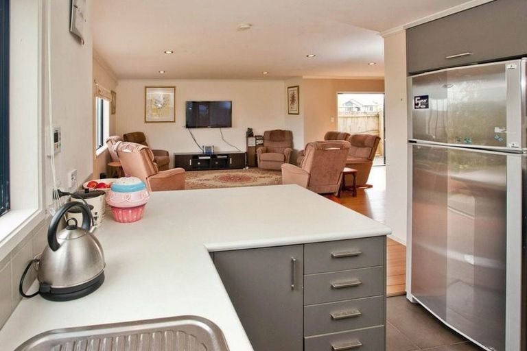 Photo of property in 26 Sonoma Crescent, Oteha, Auckland, 0632