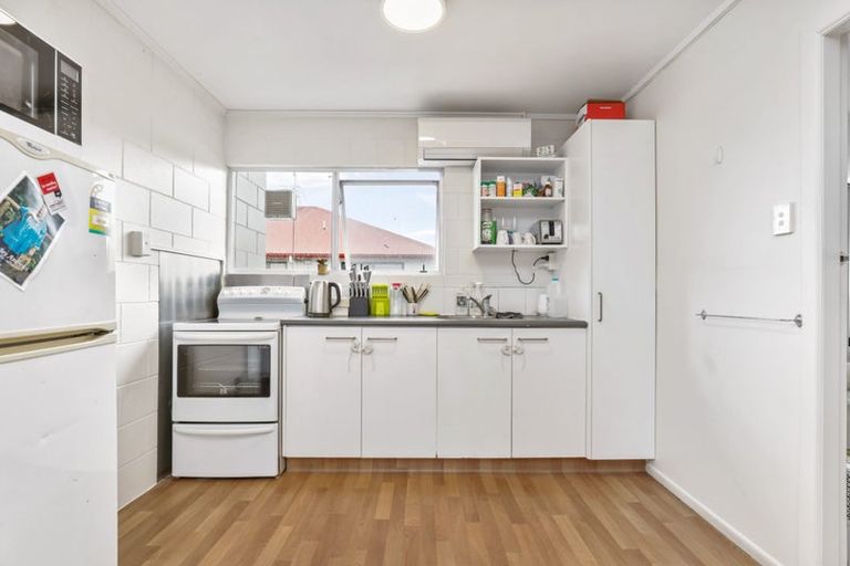 Photo of property in 8/3 Tralee Place, Hillcrest, Hamilton, 3216