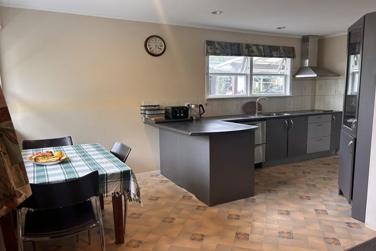 Photo of property in 2a Chapman Road, Te Atatu Peninsula, Auckland, 0610