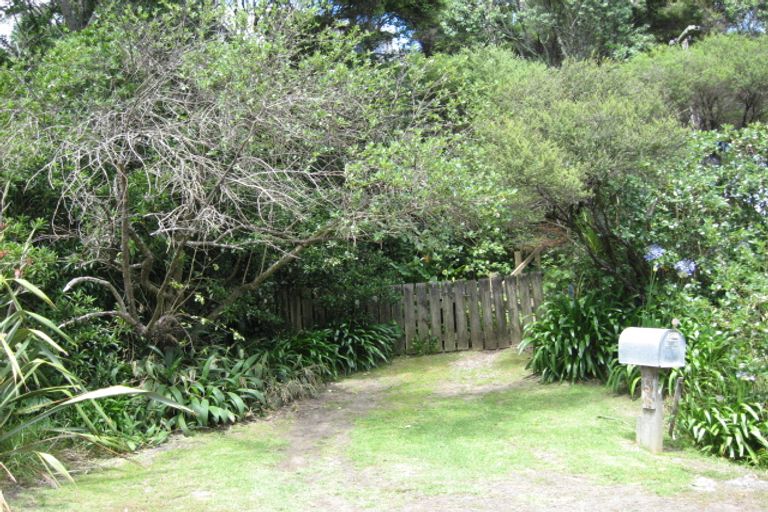 Photo of property in 107 Domain Crescent, Muriwai, 0881