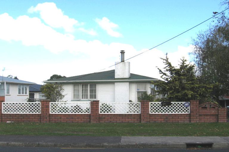 Photo of property in 46 Strid Road, Te Atatu South, Auckland, 0610