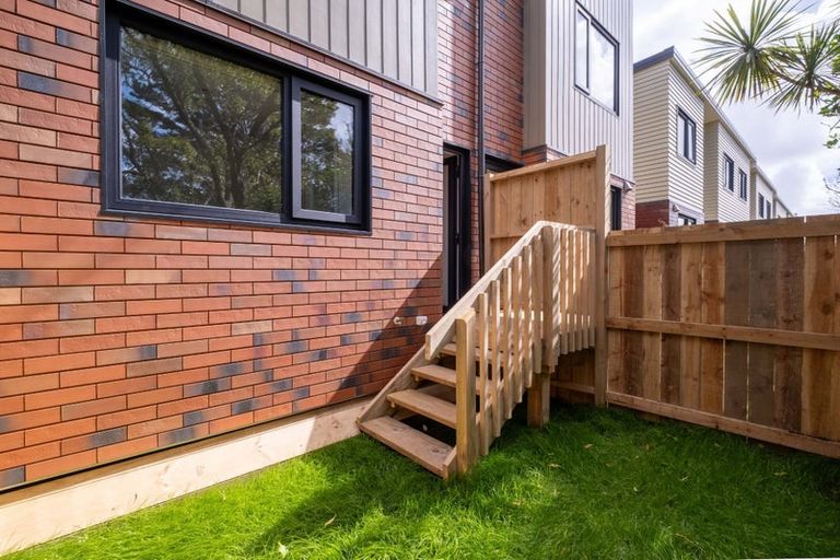 Photo of property in 14 Te Puketoka Lane, Mangere, 2022