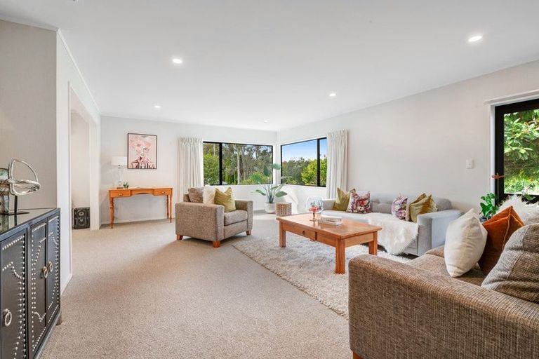 Photo of property in 9 Thornbill Rise, Unsworth Heights, Auckland, 0632