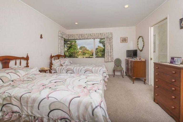 Photo of property in 63 Lakeside Drive, Orewa, 0931