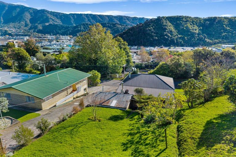 Photo of property in 15 Milton Terrace, Picton, 7220
