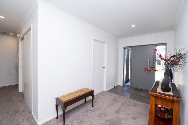 Photo of property in 12 Montague Grove, Stratford, 4332