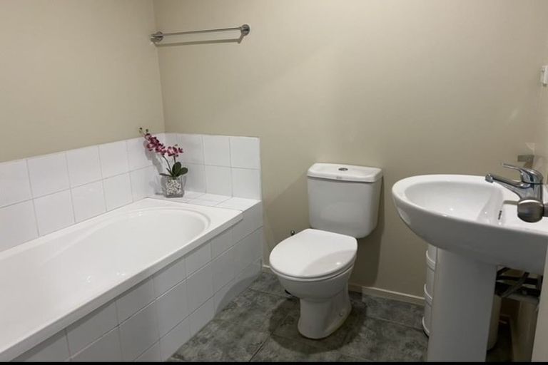 Photo of property in 7/4 Keeling Road, Henderson, Auckland, 0612