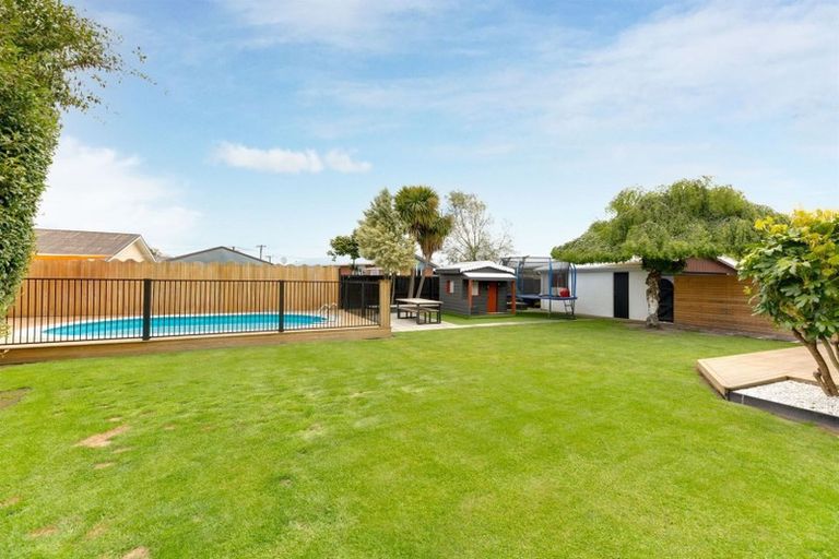 Photo of property in 15 Elwyn Place, Avonhead, Christchurch, 8042