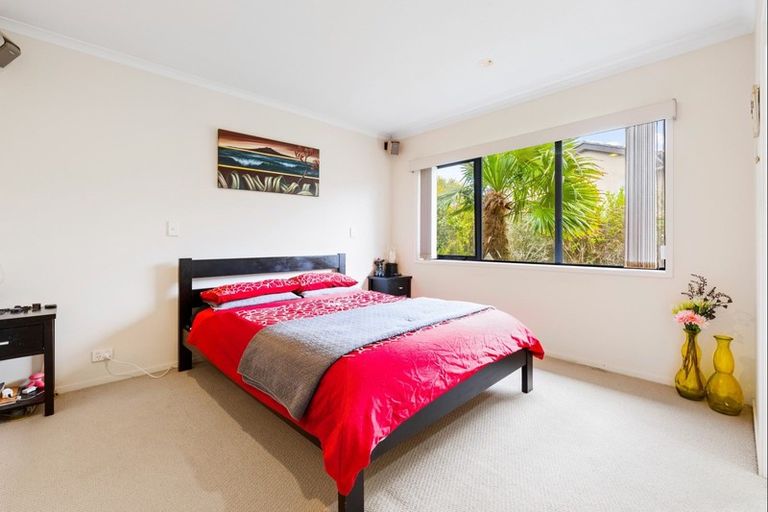 Photo of property in 8 Russett Grove, Henderson, Auckland, 0612