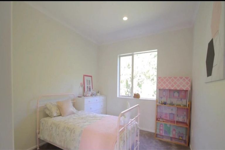 Photo of property in 12 Oakford Park Crescent, Greenhithe, Auckland, 0632
