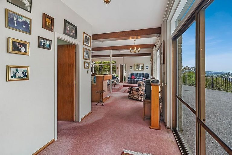 Photo of property in 32 Takahe Drive, Cashmere, Christchurch, 8022