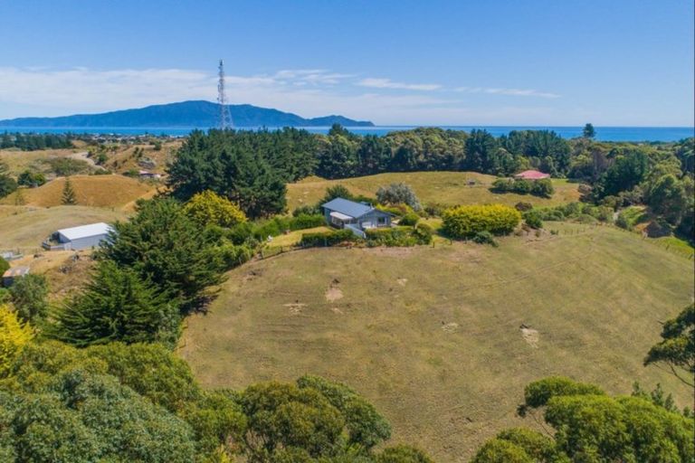 Photo of property in 338 Ngarara Road, Waikanae, 5391