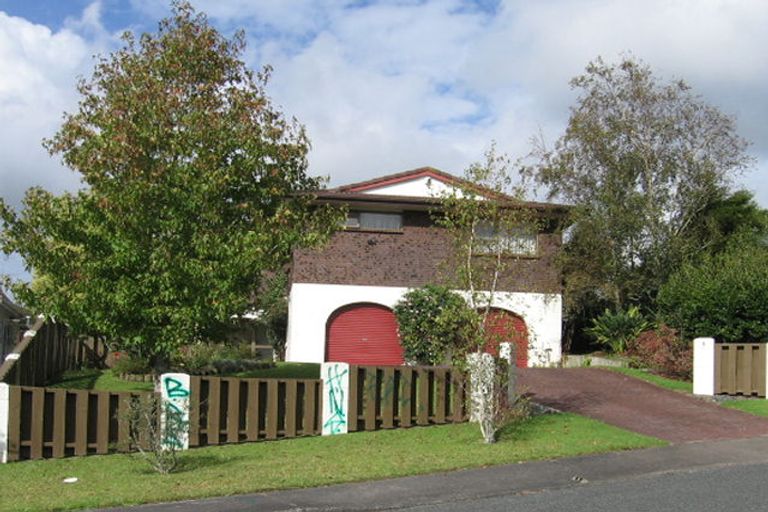 Photo of property in 5 Flagstaff Place, Massey, Auckland, 0614