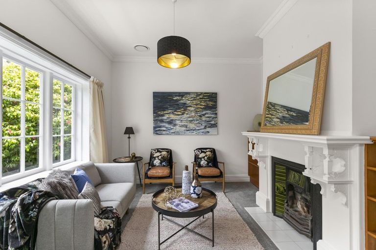 Photo of property in 12 Governor Road, Northland, Wellington, 6012