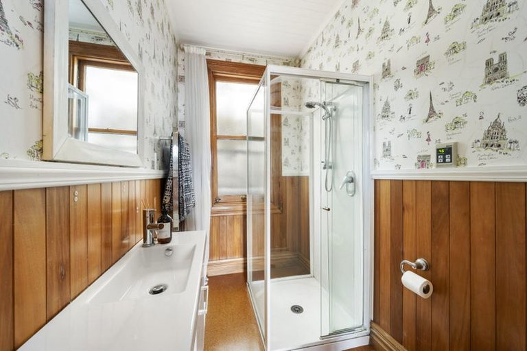 Photo of property in 44 Evans Bay Parade, Roseneath, Wellington, 6021