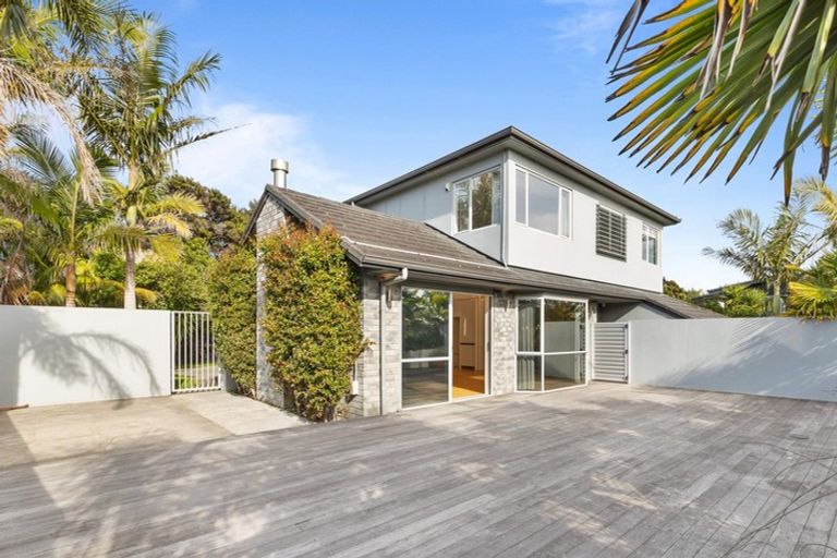 Photo of property in 38 Kittiwake Drive, Schnapper Rock, Auckland, 0632