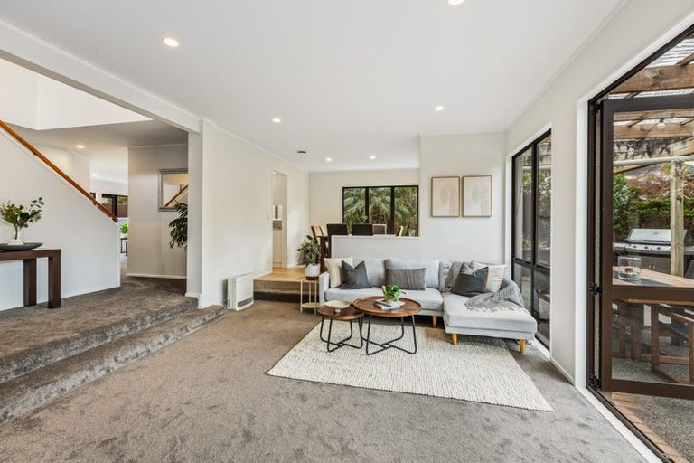 Photo of property in 6 Rathmullen Place, Pinehill, Auckland, 0632