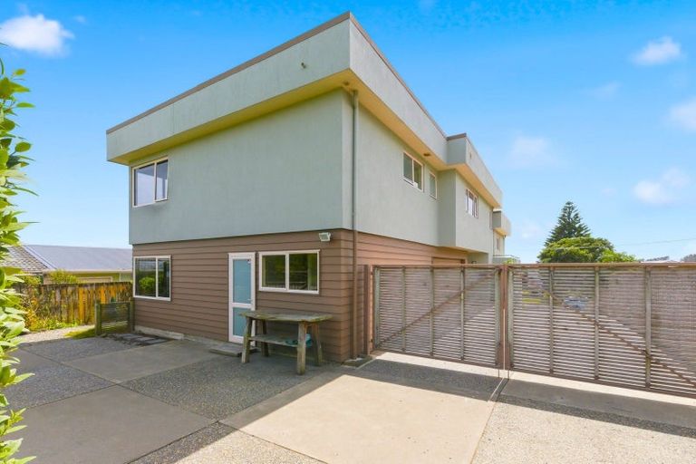 Photo of property in 43 Manuka Street, Otaki Beach, Otaki, 5512