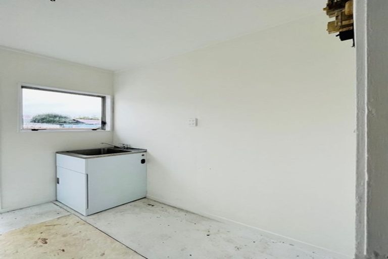 Photo of property in 13 Helms Place, Manurewa, Auckland, 2102