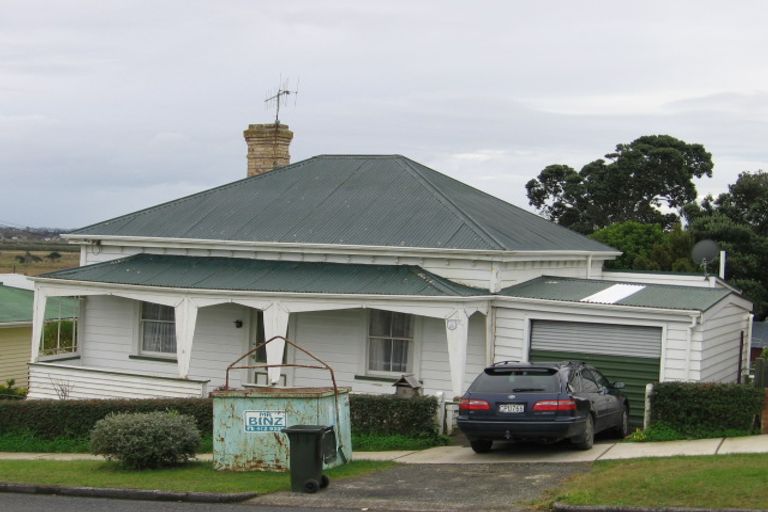 Photo of property in 8 Karaka Street, Helensville, 0800