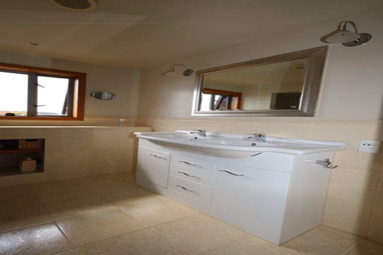 Photo of property in 30 Karaka Road, Otumoetai, Tauranga, 3110