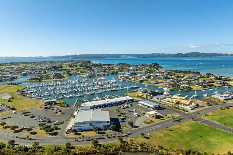 Photo of property in 25 Taurangawaka Road, One Tree Point, 0118