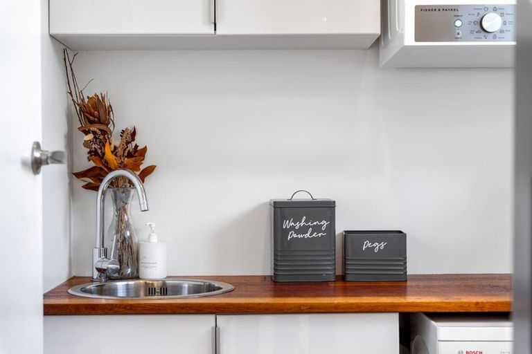 Photo of property in 1/64 Sunnynook Road, Sunnynook, Auckland, 0620