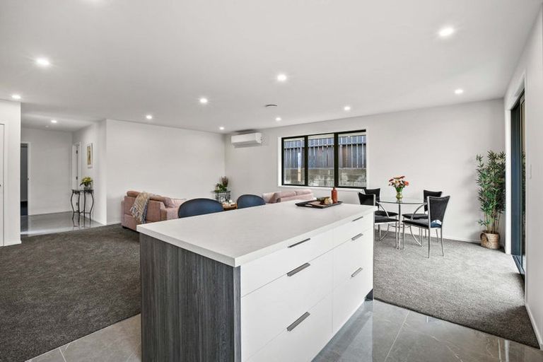 Photo of property in 2b Sandel Rise, Merrilands, New Plymouth, 4312