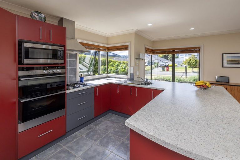 Photo of property in 14 San Priamo Place, Paraparaumu Beach, Paraparaumu, 5032