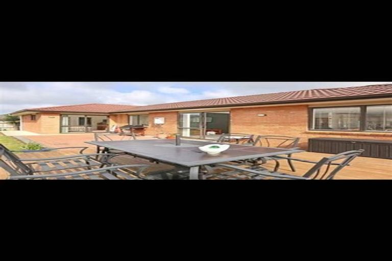Photo of property in 33 South Kensington Way, Henderson, Auckland, 0612