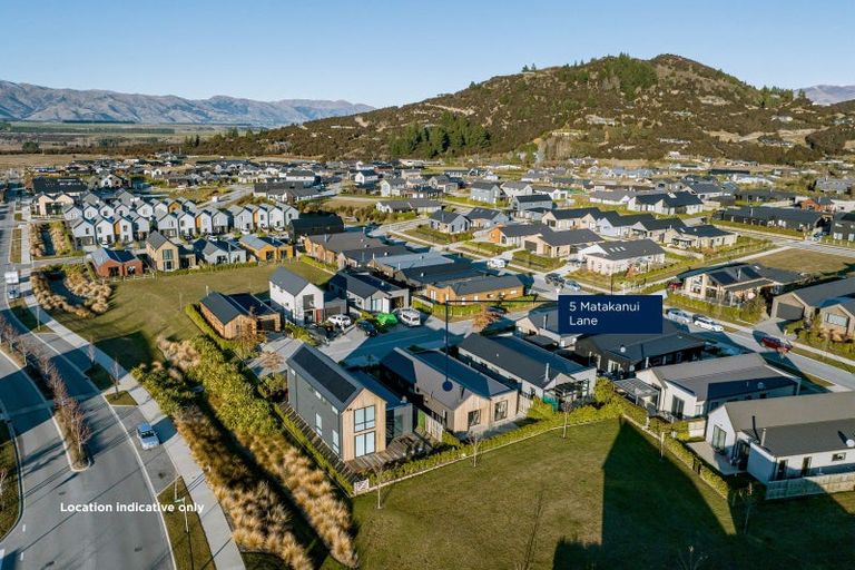 Photo of property in 5 Matakanui Lane, Wanaka, 9305