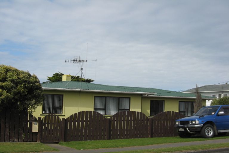 Photo of property in 25 Lee Street, Castlecliff, Whanganui, 4501