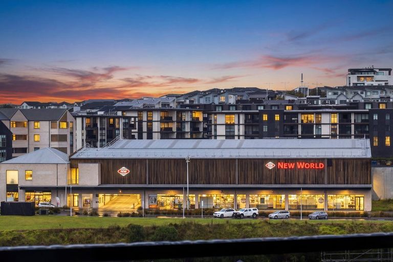Photo of property in 28 Windlass Street, Long Bay, Auckland, 0630