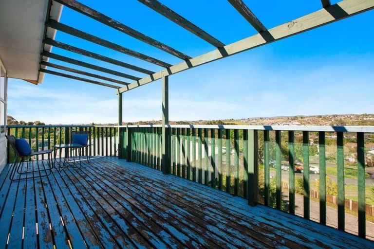 Photo of property in 17 Magdalen Place, West Harbour, Auckland, 0618