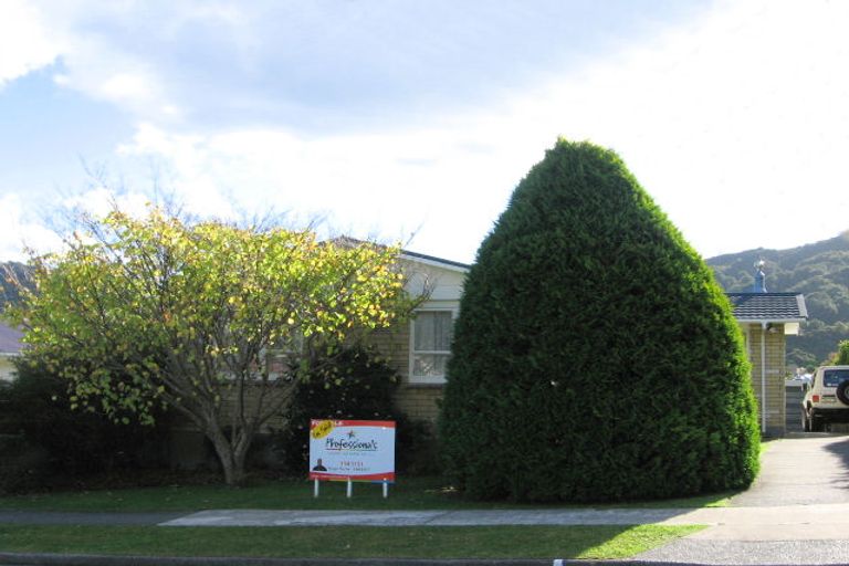 Photo of property in 17 Mitimiti Grove, Wainuiomata, Lower Hutt, 5014
