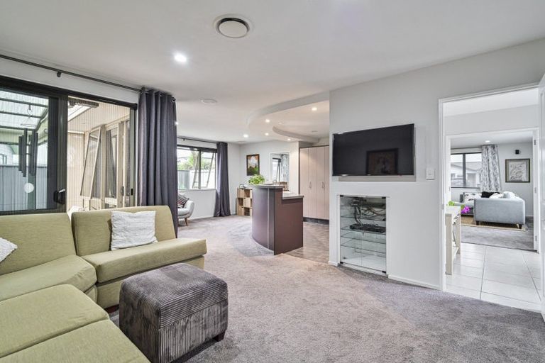 Photo of property in 95 Ferry Road, Clive, 4102