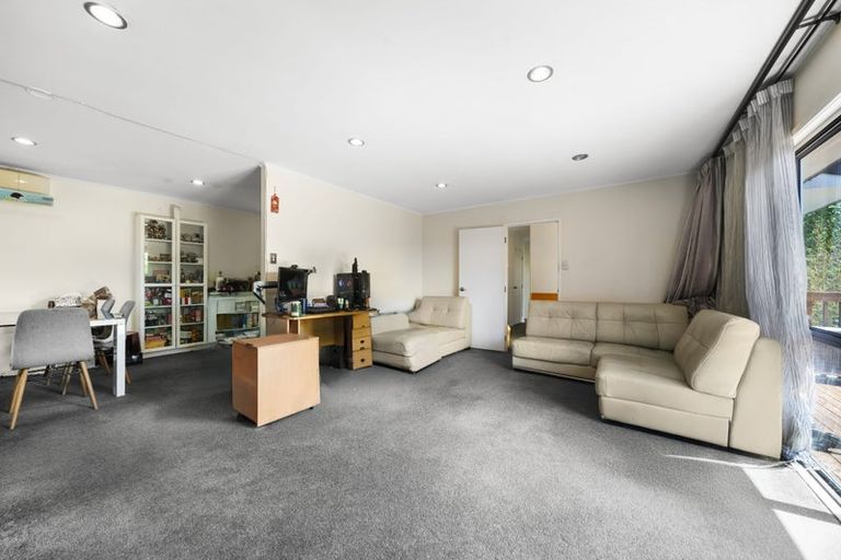 Photo of property in 6 Theban Place, Totara Vale, Auckland, 0629