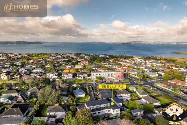 Photo of property in 5e Beach Road, Te Atatu Peninsula, Auckland, 0610