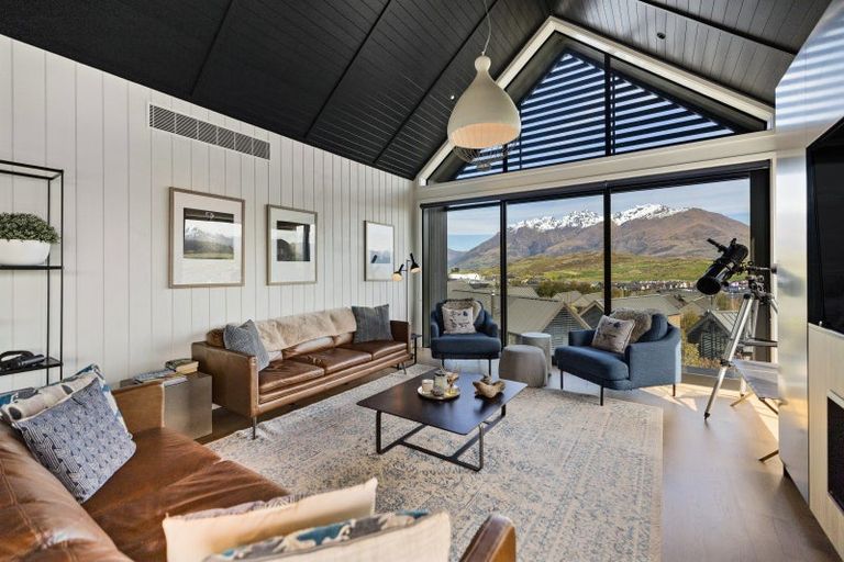 Photo of property in 17 Falconer Rise, Jacks Point, Queenstown, 9371