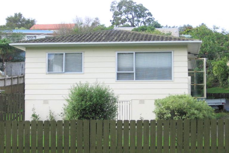 Photo of property in 2/8a Millbrook Road, Henderson, Auckland, 0612